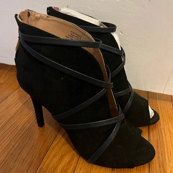 Journee Collection Samara black bootie 8 wide - Picture 2 of 5